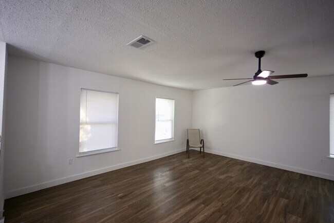 Building Photo - 5819 Flax Bourton St