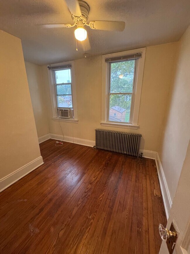 Building Photo - 2450 Starkamp St