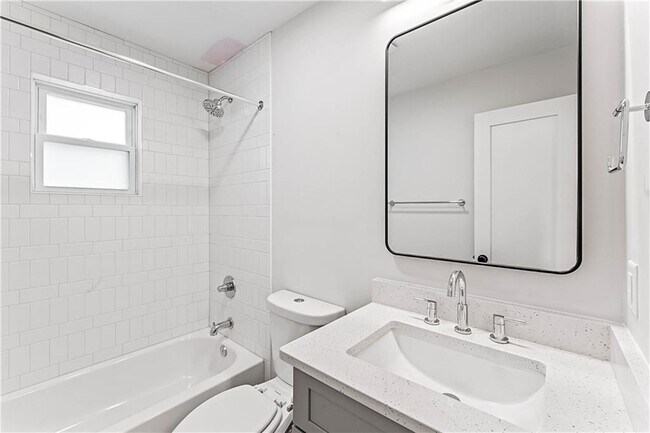 Building Photo - 425 Holderness St SW