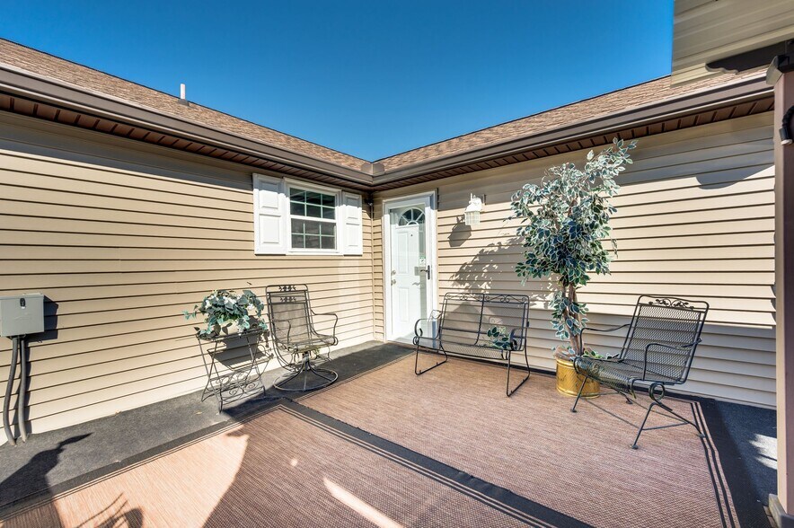 Building Photo - 808 Water View Ter