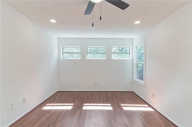 Building Photo - 2200 Trailside Dr