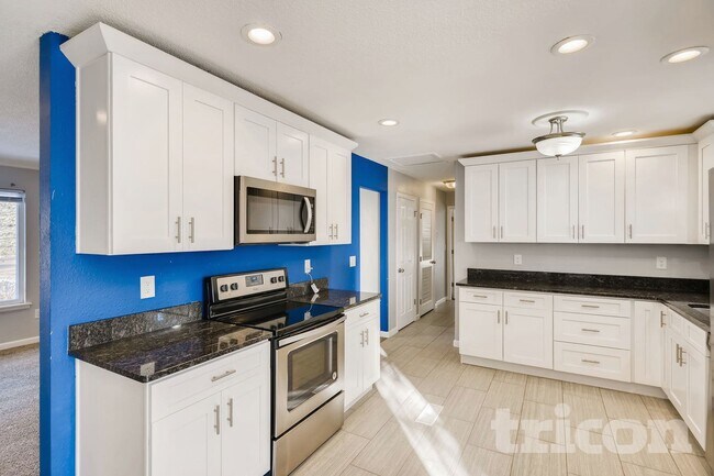 Building Photo - 3222 Greenwood Cir