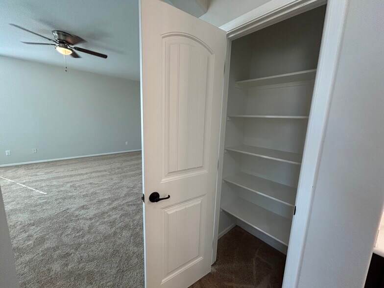 Building Photo - 4123 E Cherry Hills Dr