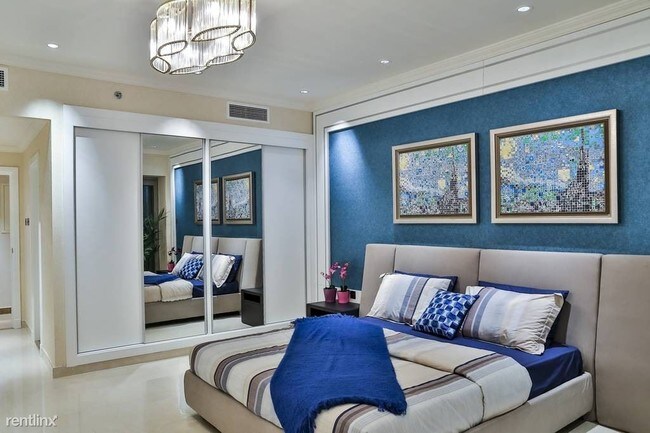 Building Photo - 3 br, 2 bath Condo - 5301 Balboa Blvd Unit F5