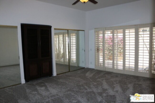 Building Photo - 68 Oak Tree Dr