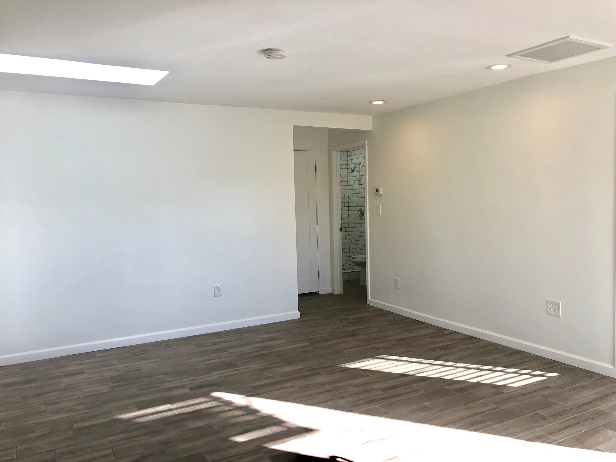 Building Photo - 3219 E Bermuda St