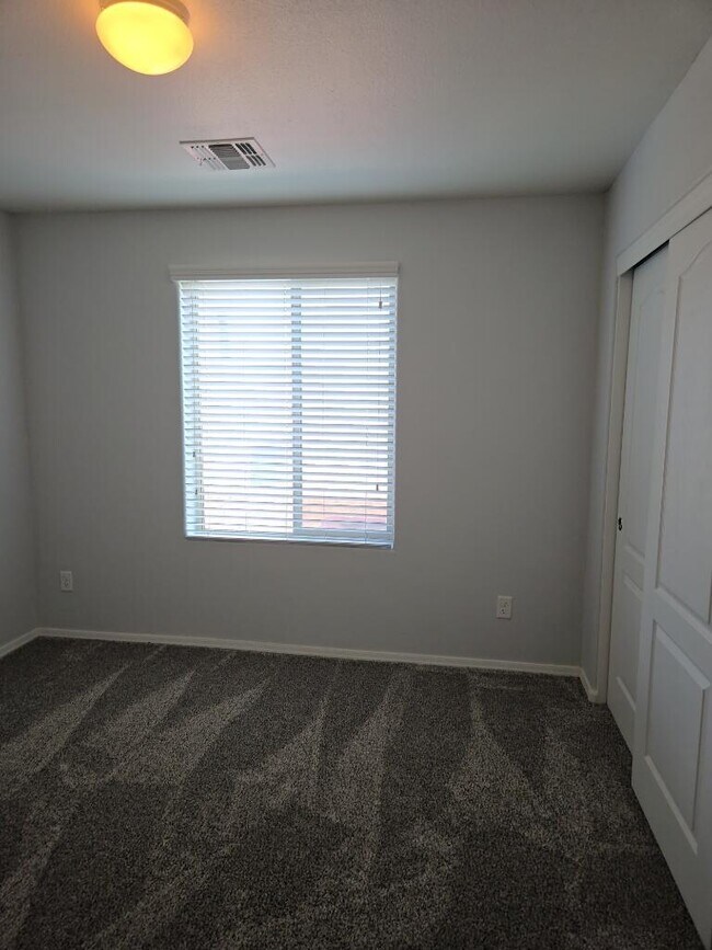 Building Photo - 1616 Volponi Dr SE