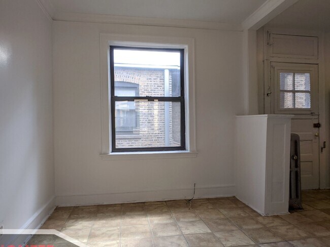 Building Photo - 2332 N Spaulding Ave