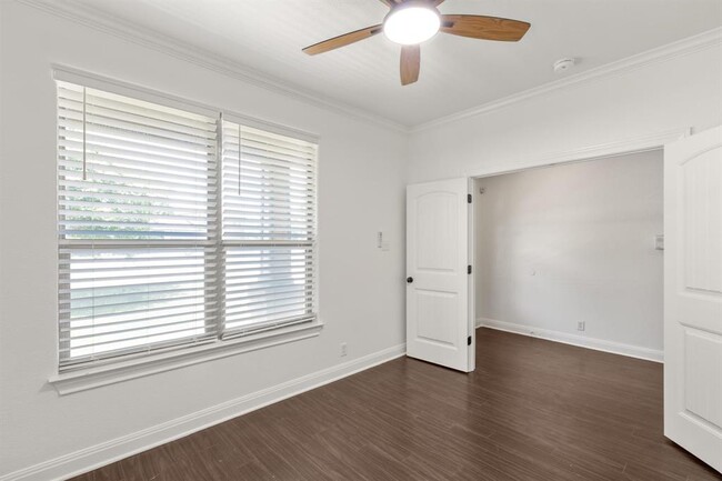 Building Photo - 135 Clematis Ct