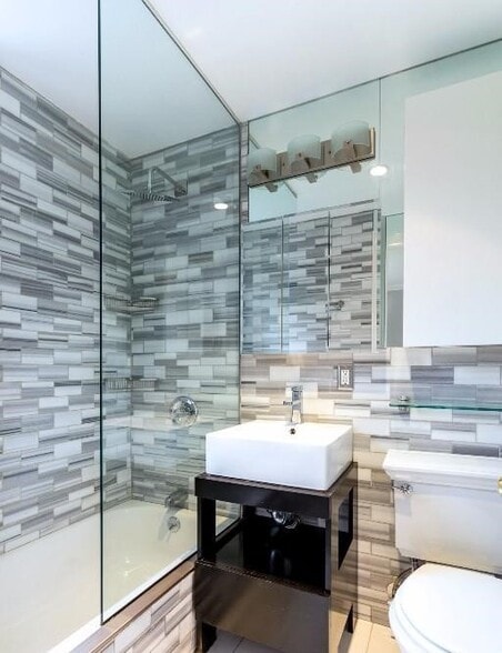 Building Photo - 396 E 10th St