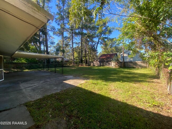 Building Photo - 719 Bluebell St