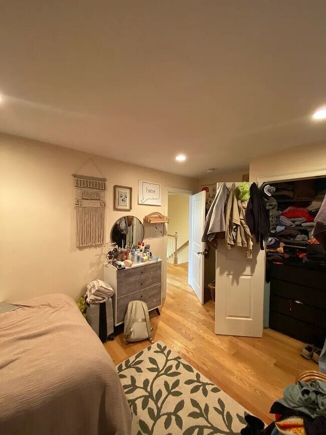 Building Photo - No Brokers Fee, No Security Deposit, In-Unit Washer and Dryer, Central Heat/AC, One Parking is In...