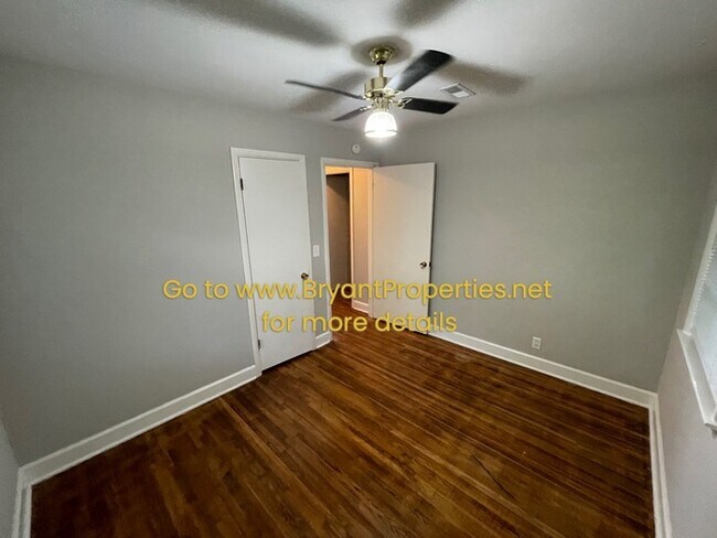 Building Photo - 1915-B Sweetbriar Ave - Nashville, TN 37212