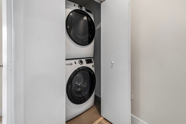 Building Photo - 2561 NE 193rd St