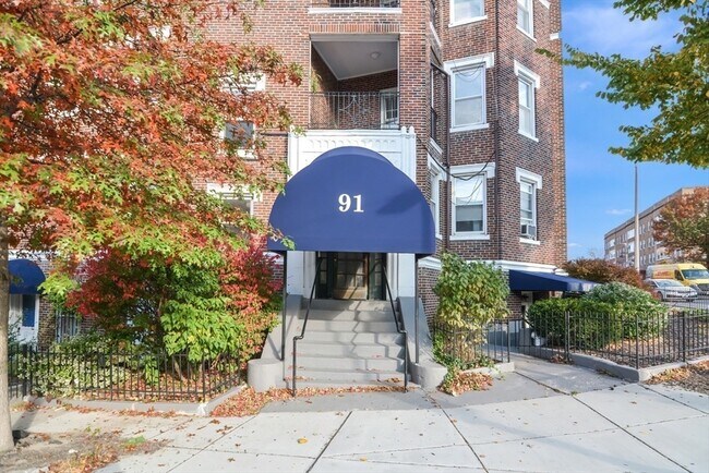 Building Photo - 91-93-93 Bynner St