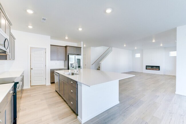 Building Photo - 6130 Crestner Dr SW