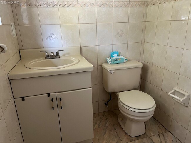 Building Photo - 39 Elder Ave