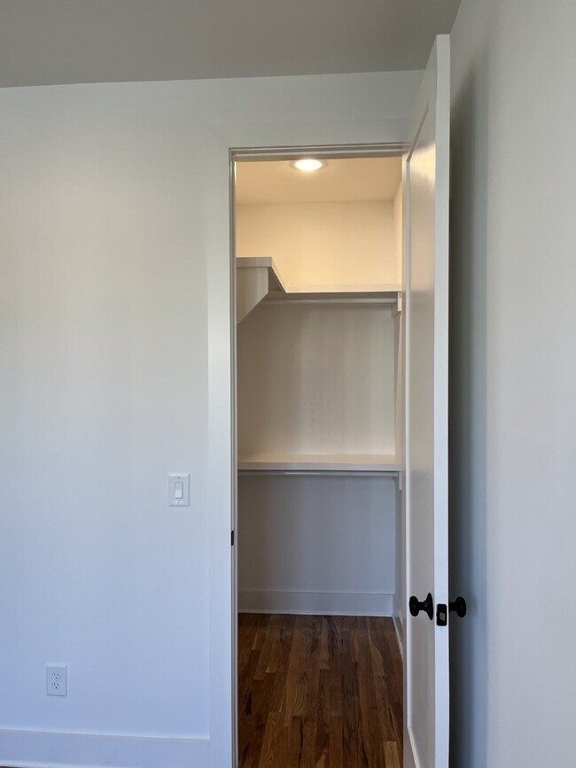 Building Photo - "Charming 4-Bed Nashville Oasis with Guest...