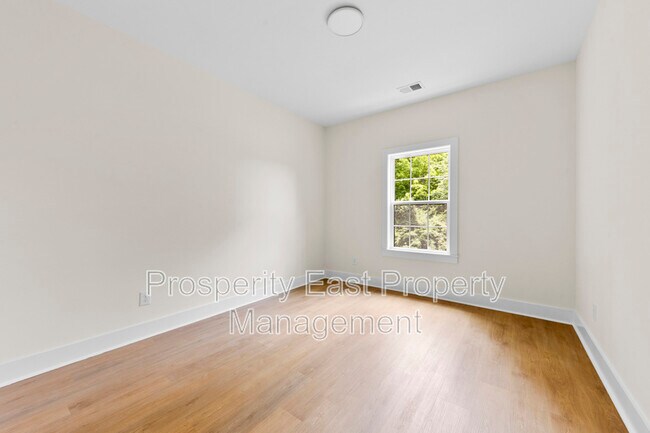 Building Photo - 3420 Tappan Pl