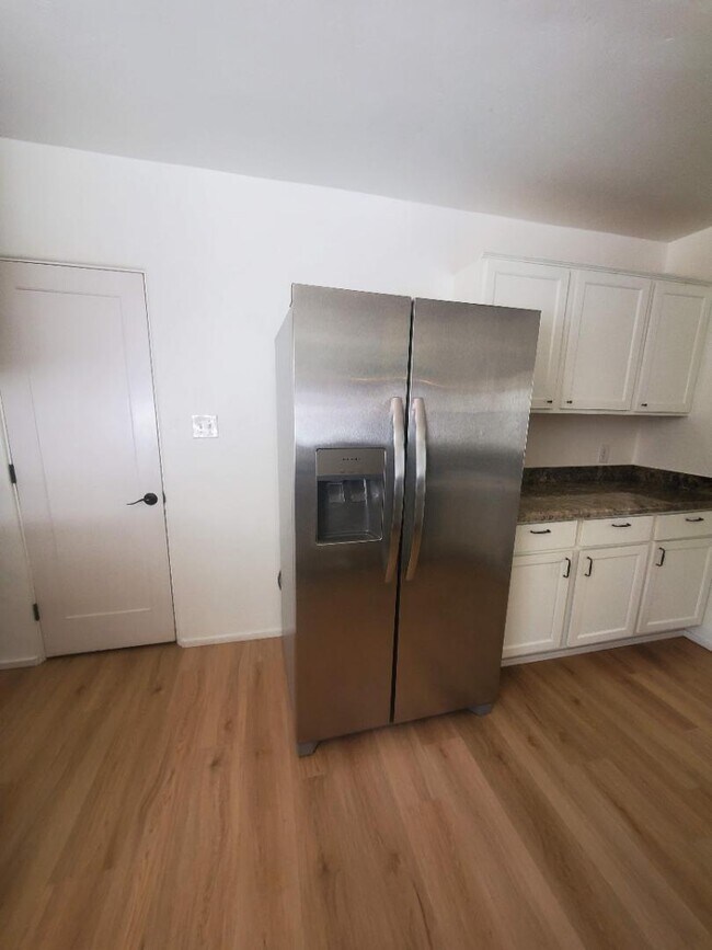 Building Photo - 1520 W Encanto Blvd