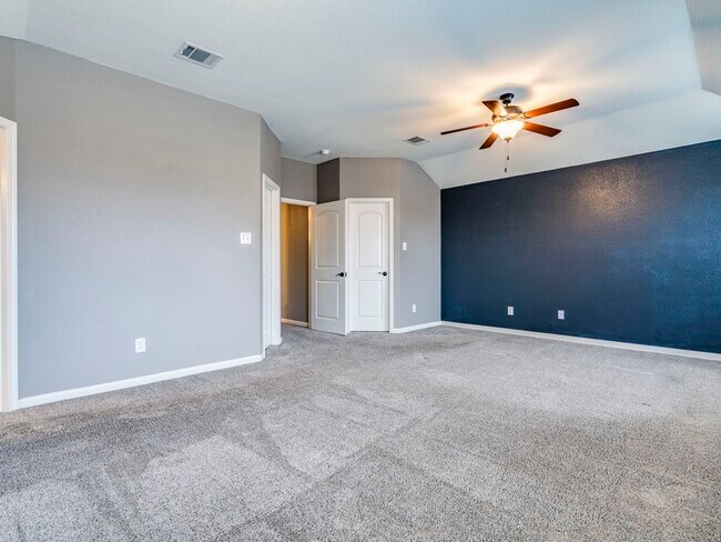 Building Photo - 216 Isabel Ln