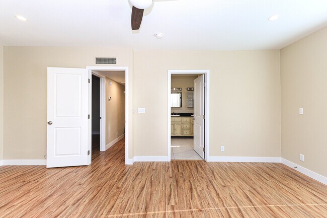 Building Photo - Single Story, Private Pool near the Art District