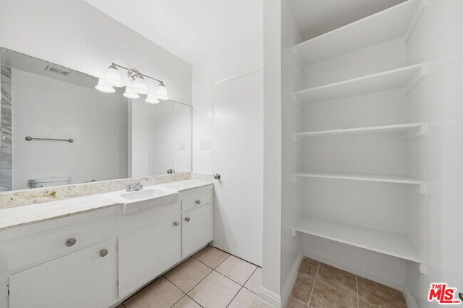 Building Photo - 4100 W 1st St