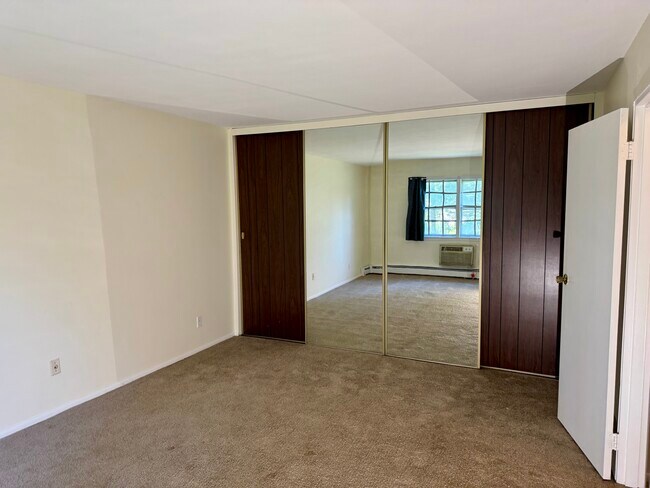 Building Photo - 1080 New Haven Ave