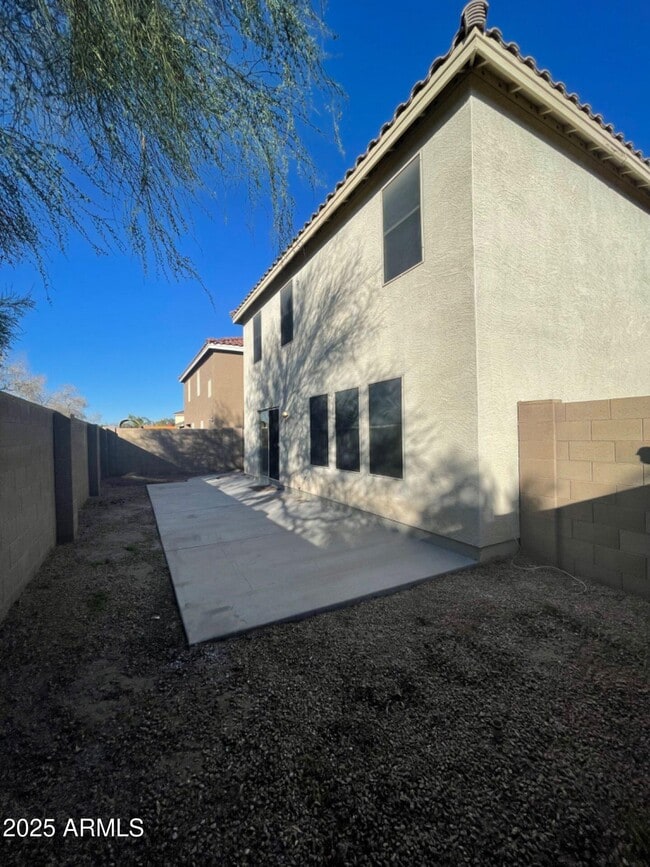 Building Photo - 2935 E Cherry Hills Dr