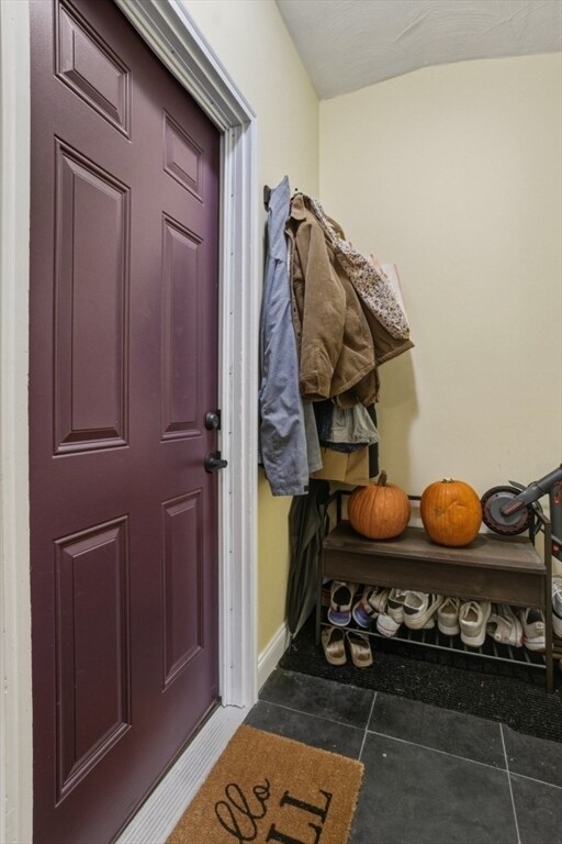 Building Photo - 171 Brooks St