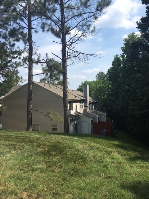 Building Photo - Townhome in University Area; Master on Main!