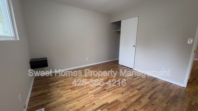 Building Photo - 5228 18th Ave SW