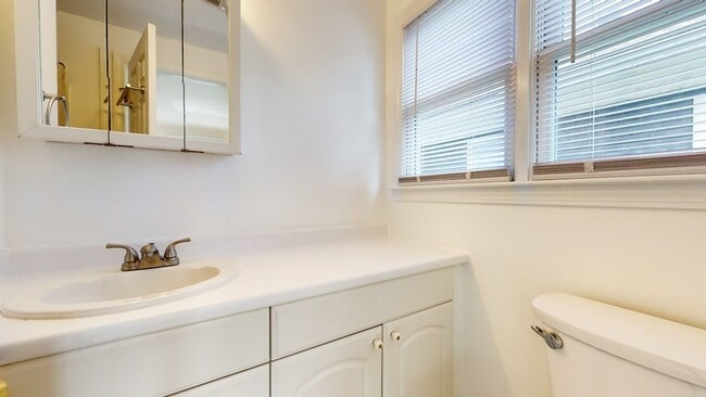 Building Photo - 23 Holman St