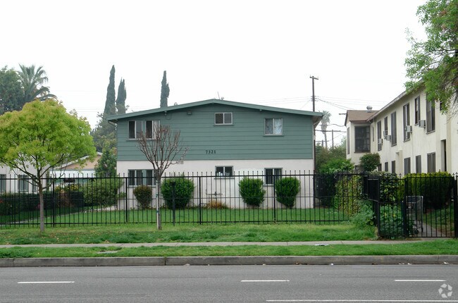 Building Photo - Woodman Gardens