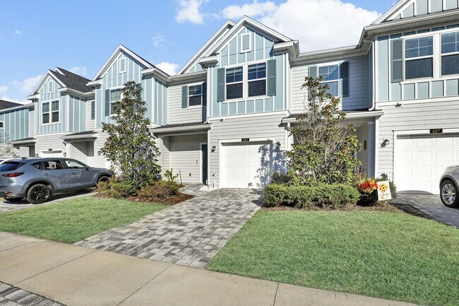 Building Photo - 3 bedroom/ 2.5 bath townhome in Beachwalk!