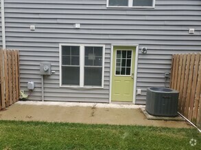 Building Photo - Blackstone Modern Townhouse-Convenient to ...