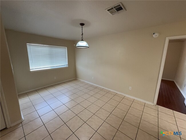 Building Photo - 5302 Jitterbug Ct