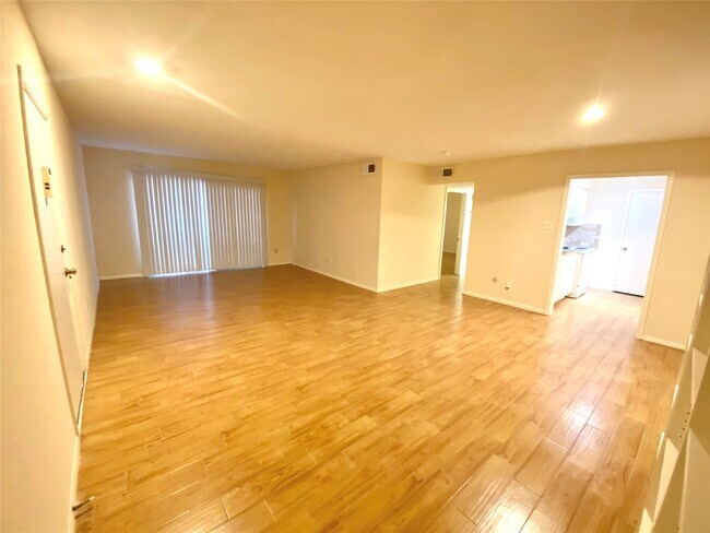 Building Photo - 7575 Katy Fwy