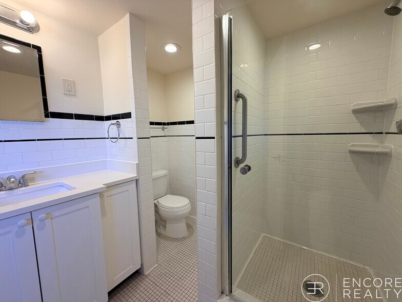 Building Photo - 80 Monmouth St