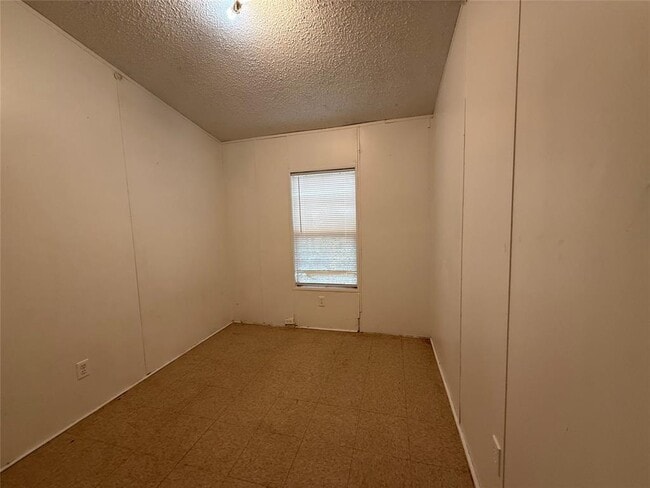 Building Photo - 27614 Southland Dr