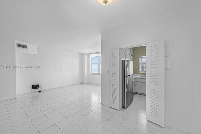 Building Photo - 4747 Collins Ave