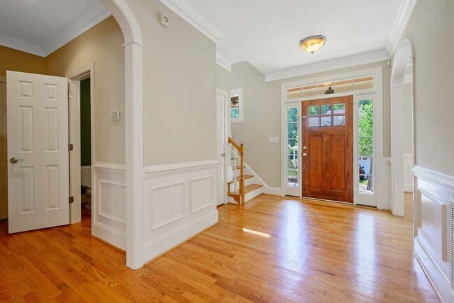 Building Photo - Custom Home in Fantastic Neighborhood!