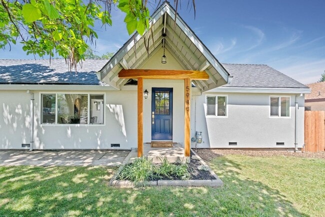 Primary Photo - Beautiful Spacious Fully Remodeled Home in...