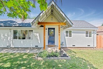 Building Photo - Beautiful Spacious Fully Remodeled Home in...