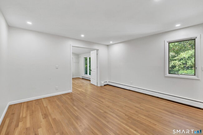 Building Photo - 48 Crestwood Rd