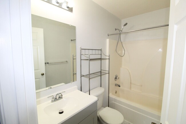Building Photo - 869 Camelot Ln