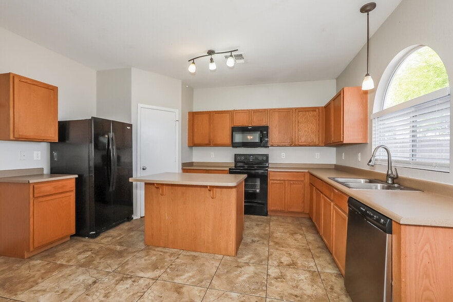 Building Photo - 4836 E Meadow Lark Way