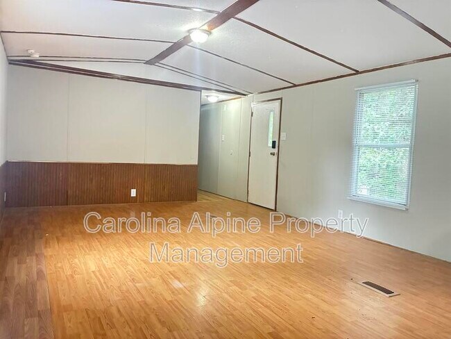 Building Photo - 517 Skylark Ln