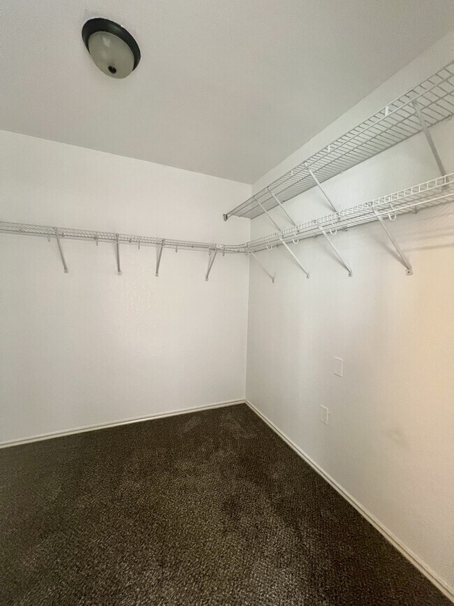 Building Photo - 9411 Rainbow Creek