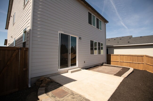 Building Photo - Spacious Brand New 4 Bedroom Home!